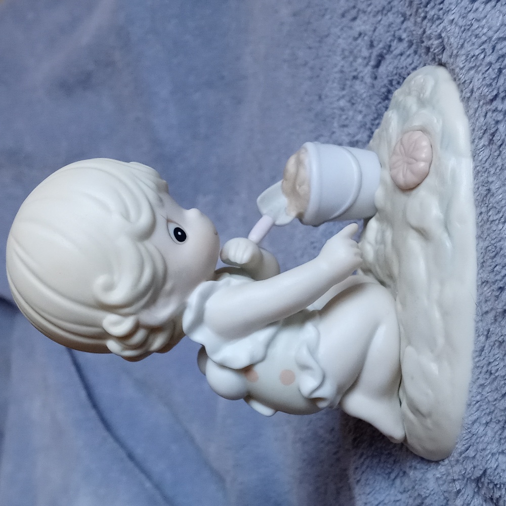 PRECIOUS MOMENTS - Picture 4 of 6
